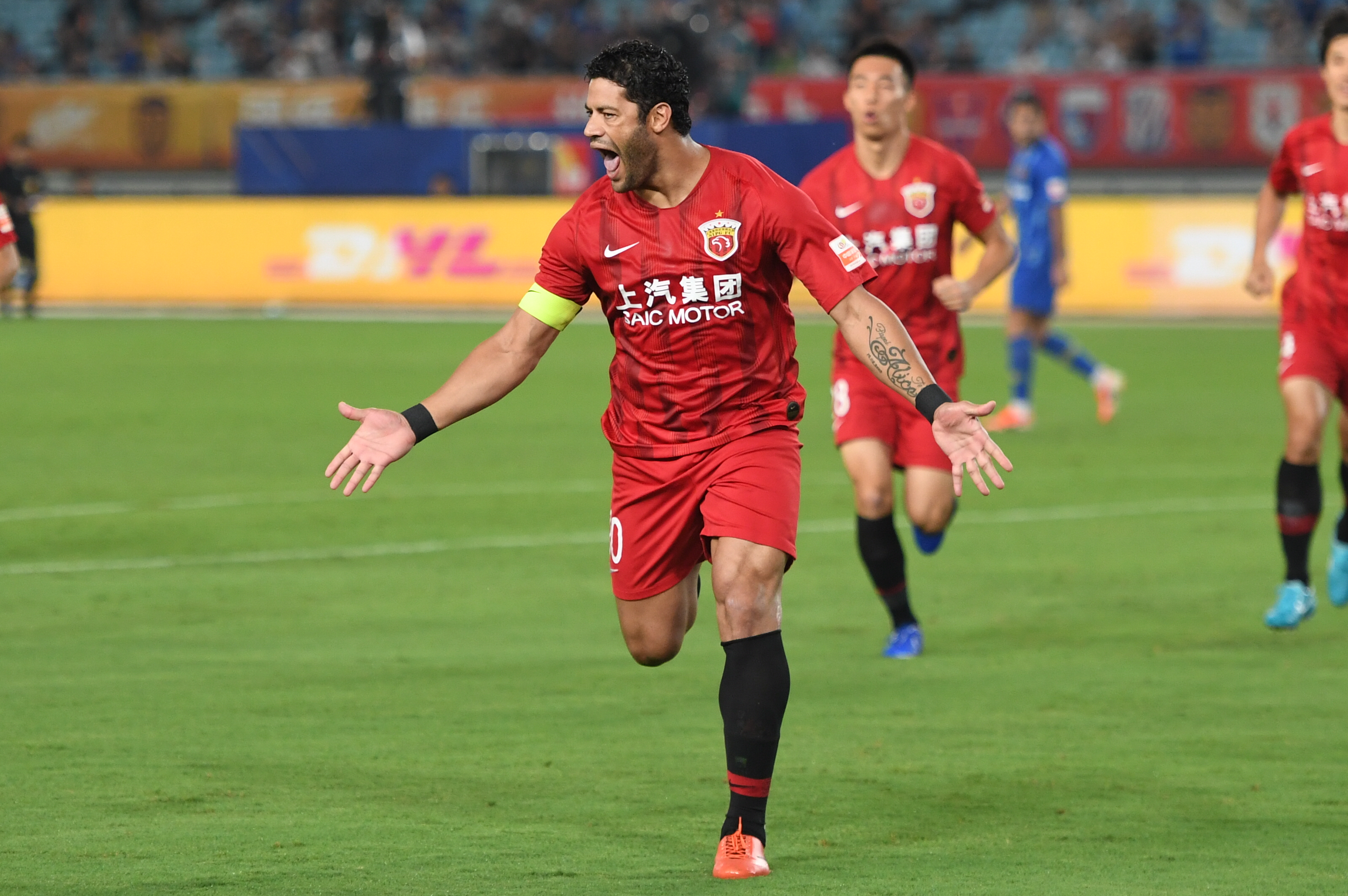 广东男篮防守稳固力克上海（广东男篮凭稳健防守击败上海队）