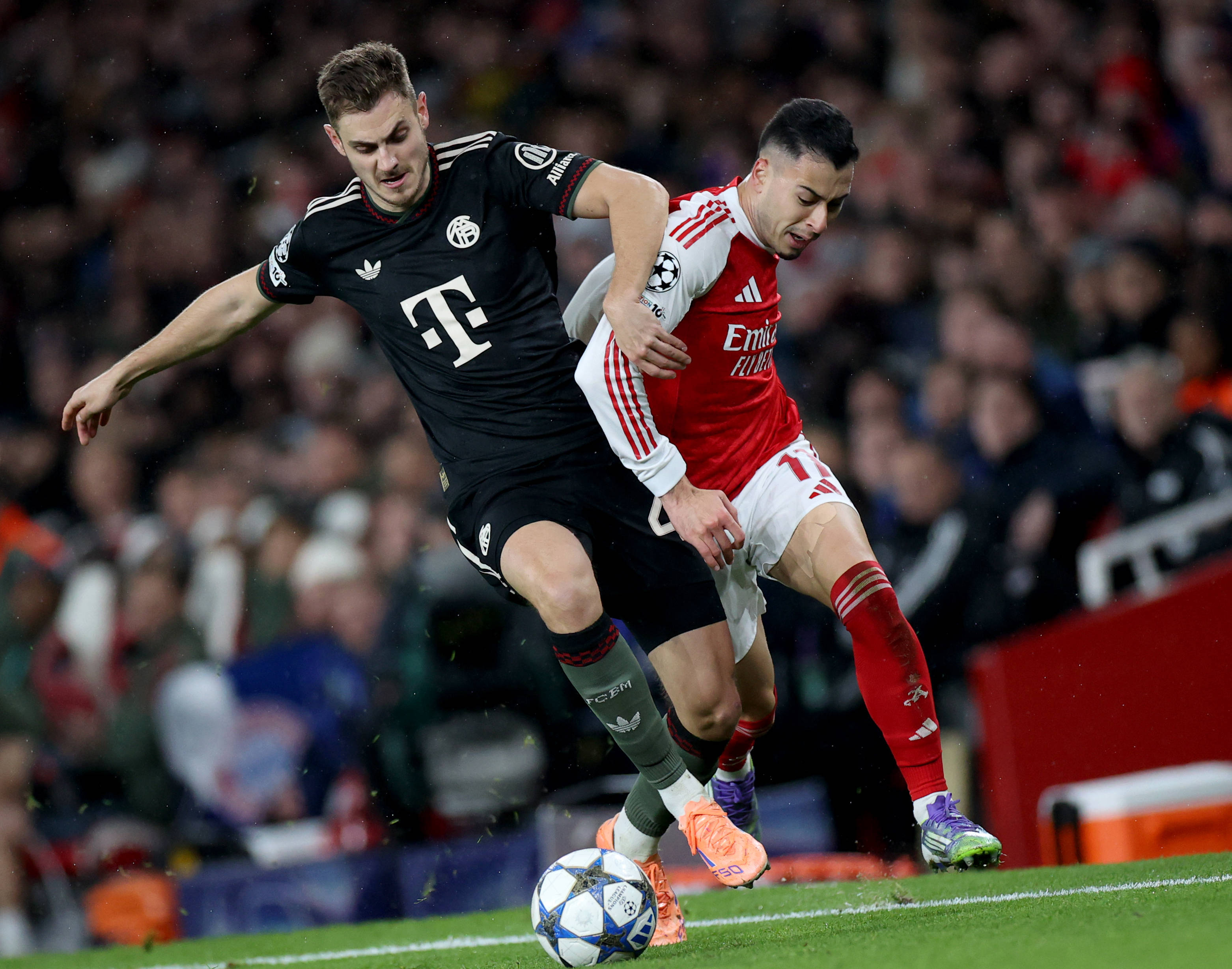 一场0-1爆出大冷门，意甲领头羊倒下，惨遭淘汰，萨里神换人（0-1爆冷，意甲榜首队折戟出局，萨里妙手换人成关键）