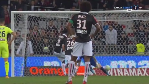 客战塞尔塔戴帽，莱万巴萨生涯第4次上演帽子戏法（莱万客场对塞尔塔上演帽子戏法，巴萨生涯第4次戴帽）