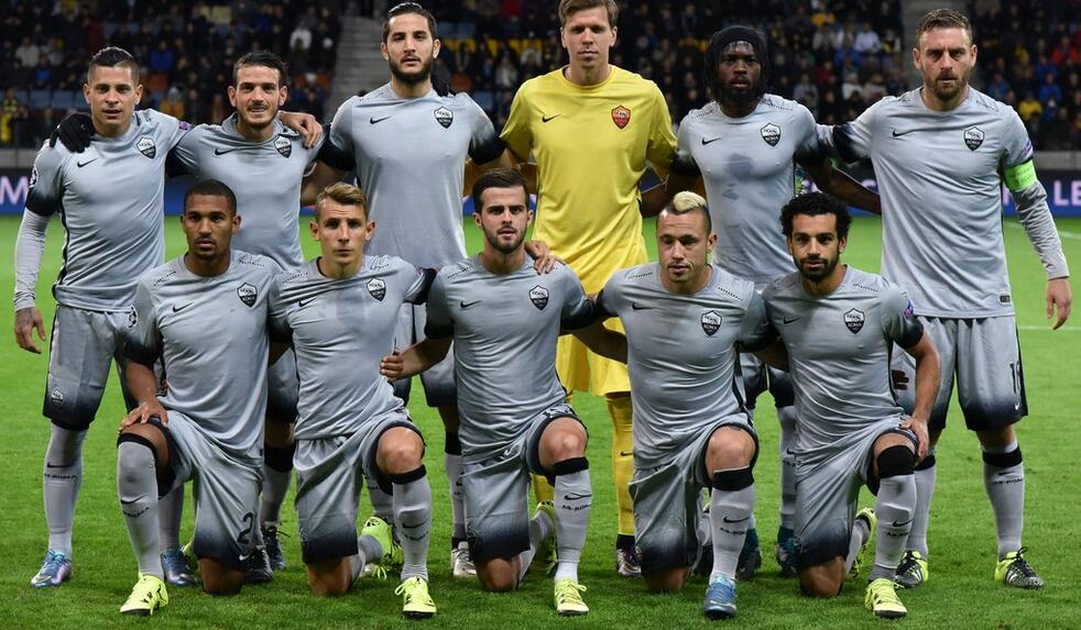 战曼联梅开二度，官方：摩根-罗杰斯当选英超第17轮最佳球员（对阵曼联独中两元，官方宣布：摩根-罗杰斯当选英超第17轮最佳球员）