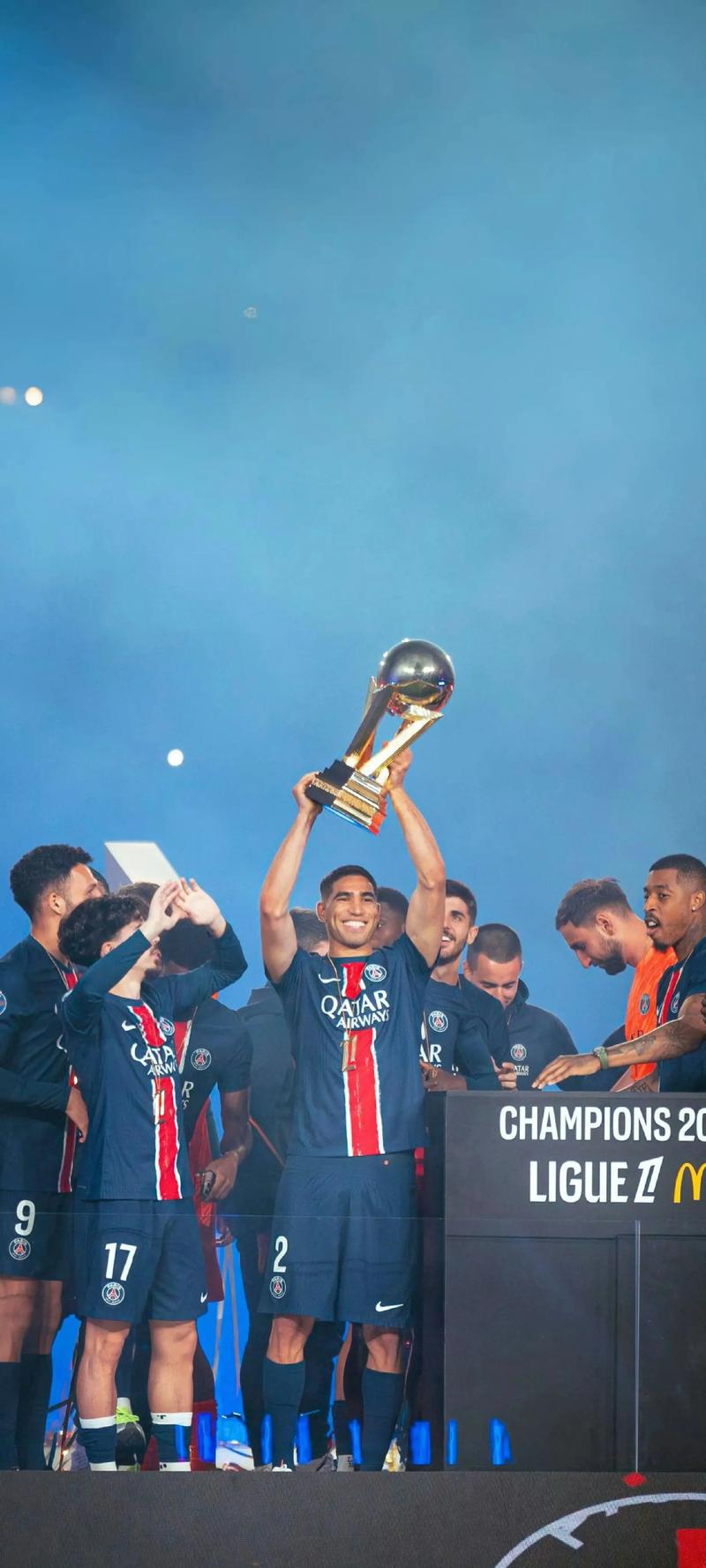 尼日利亚非洲杯大名单：奥斯梅恩领衔，卢克曼、伊沃比在列（尼日利亚公布非洲杯阵容：奥斯梅恩压阵，卢克曼、伊沃比入选）