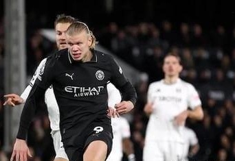 报16连胜终结之仇！凯恩破门追平姆巴佩，拜仁3-2柏林联合三线狂飙（复仇之战！凯恩建功追平姆巴佩，拜仁3-2险胜柏林联合三线高歌猛进）