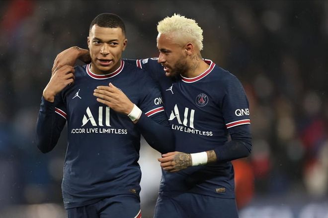 看不下去！广东两将表现辣眼睛 球迷质疑杜锋用人选择（表现堪忧！广东两将低迷引争议 球迷质疑杜锋用人）