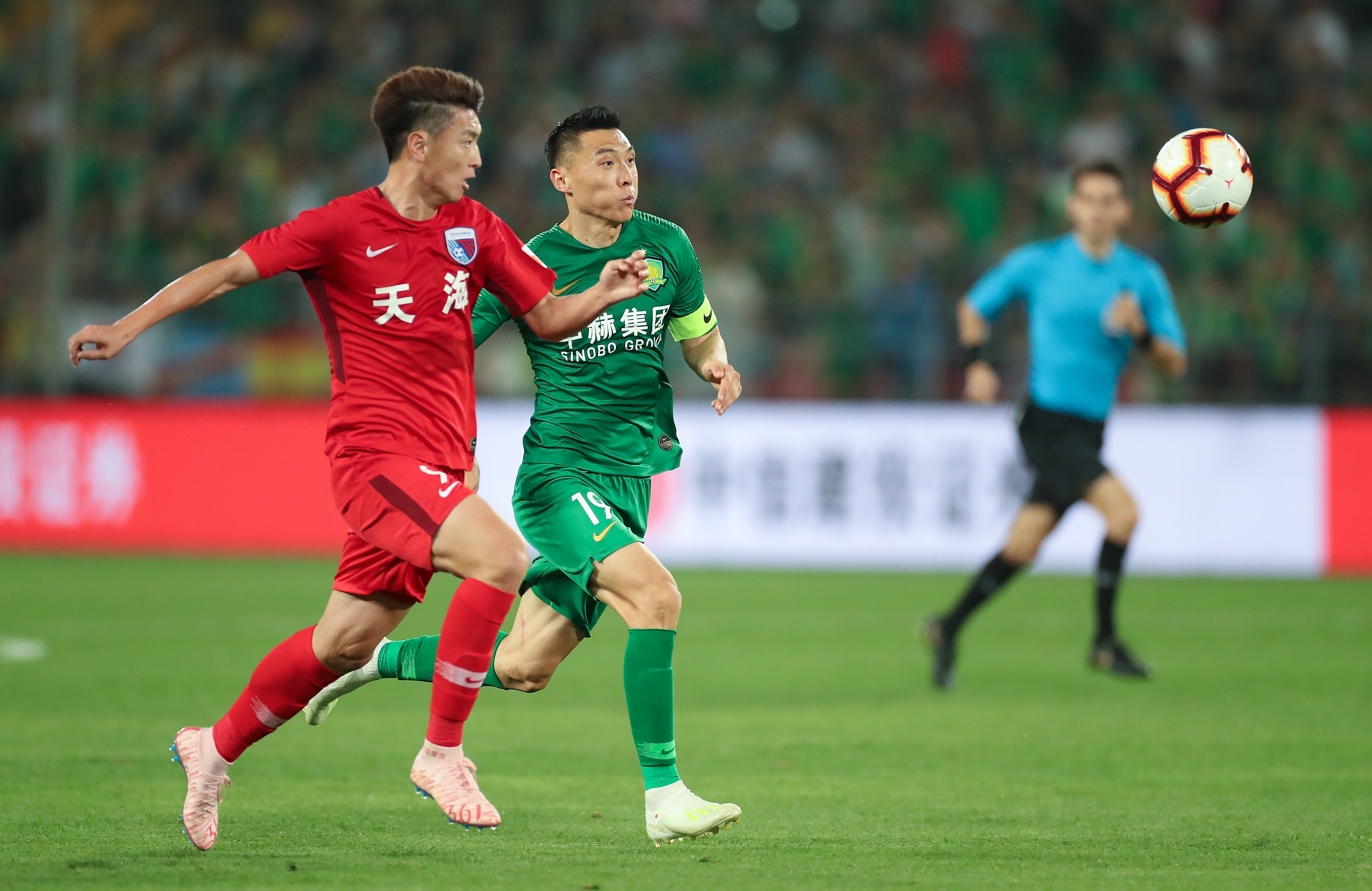 文章总结：维罗纳主场防守稳健但进攻乏力，亚特兰大控球强攻，两队将展开激烈对决。（维罗纳主场守稳攻弱，亚特兰大控球强势，激战在即）