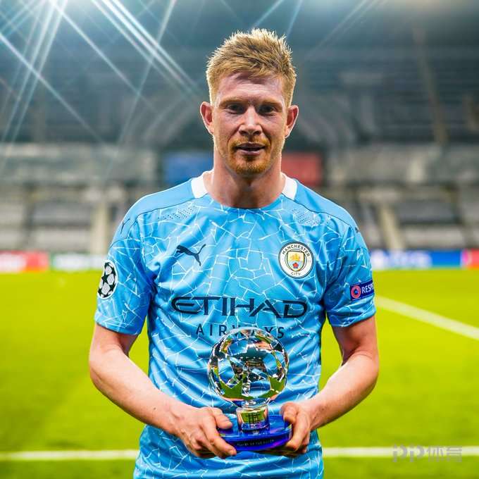 泰州举办“苏超泰州英雄大会”，市民夹道欢迎泰州队将士凯旋（泰州举办苏超英雄盛会 市民夹道热迎泰州队凯旋）