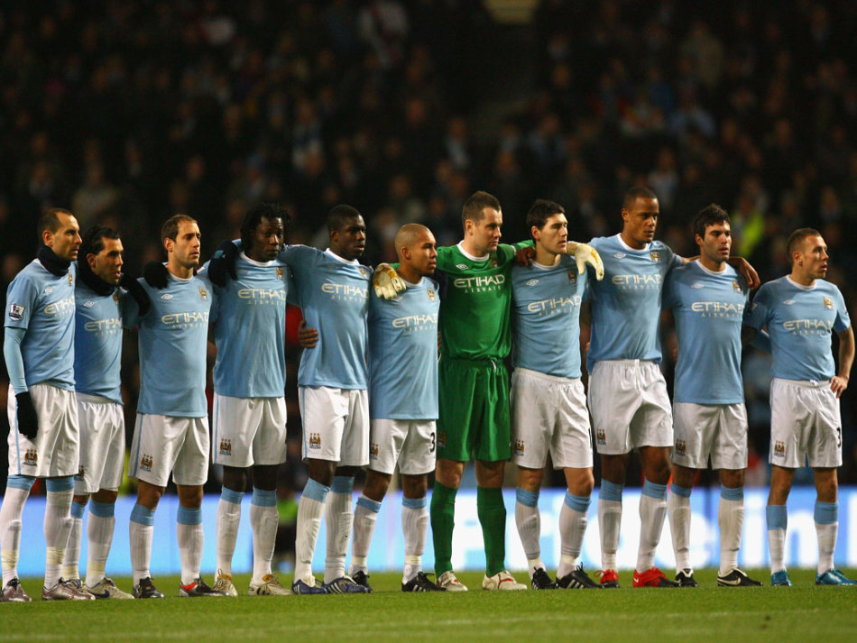 阿贾克斯临时主帅：本菲卡第一球是越位的，这不应该发生（阿贾克斯临时主帅：本菲卡首球越位，不该发生）