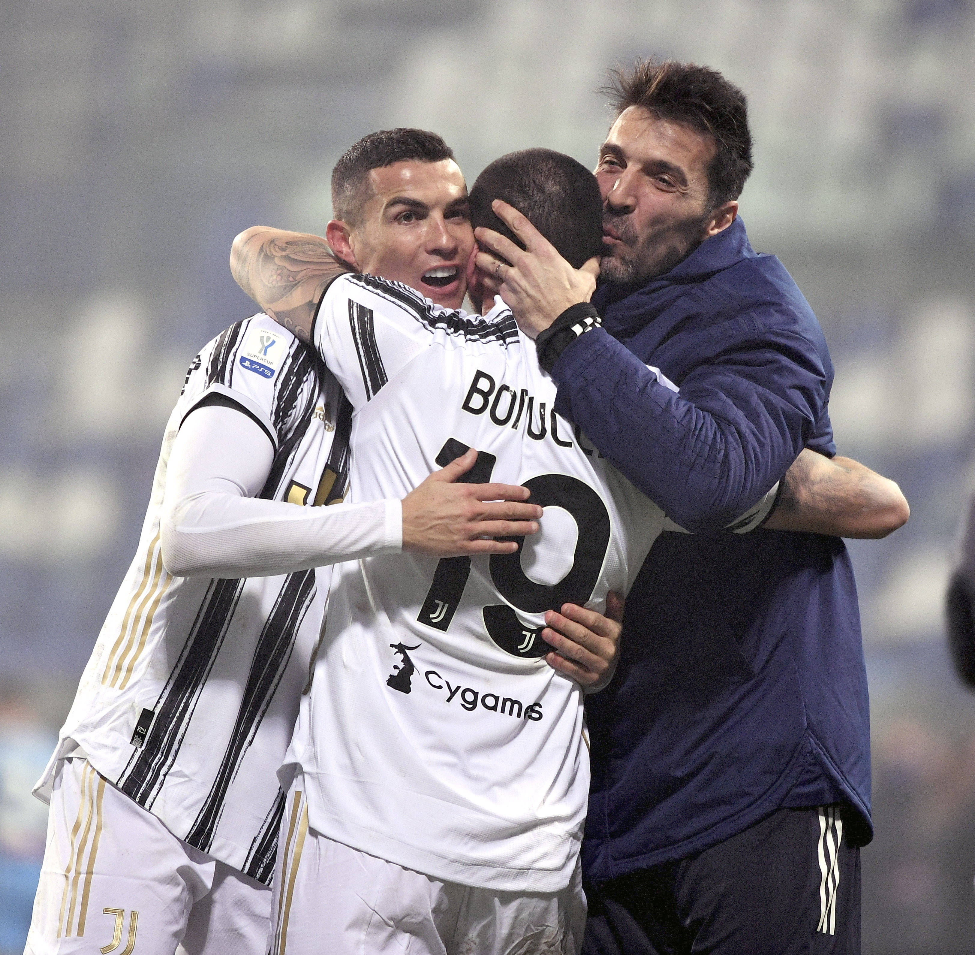 湖人浓眉哥篮下统治球队获胜（浓眉制霸内线，助湖人取胜）