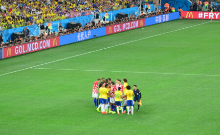 世界杯分组揭晓悬念丛生（世界杯分组出炉，悬念升级）