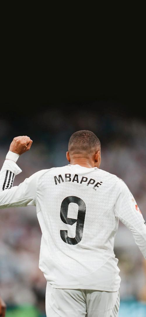 英超：利物浦主场4-0大胜埃弗顿（英超战报：利物浦主场4-0完胜埃弗顿）