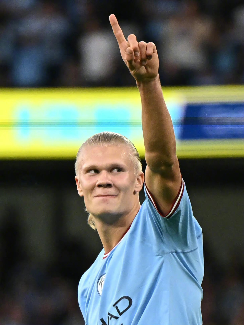 每体：莱万首选与巴萨续约，但也已开始研究其它联赛的报价（每体：莱万续约巴萨为先，已着手考虑其他联赛的报价）