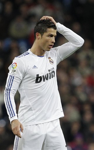 曼城斯特林关键进球锁定三分（斯特林制胜球助曼城全取三分）